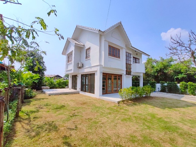 นิคมลาดกระบัง 5.8 กม. ให้เช่า บ้านเดี่ยว 2ชั้น ตลาดยิ่งเจริญทรัพย์  รร.เซนต์มารีอา มีนบุรี 1.8กม.3นอน 2น้ำ 