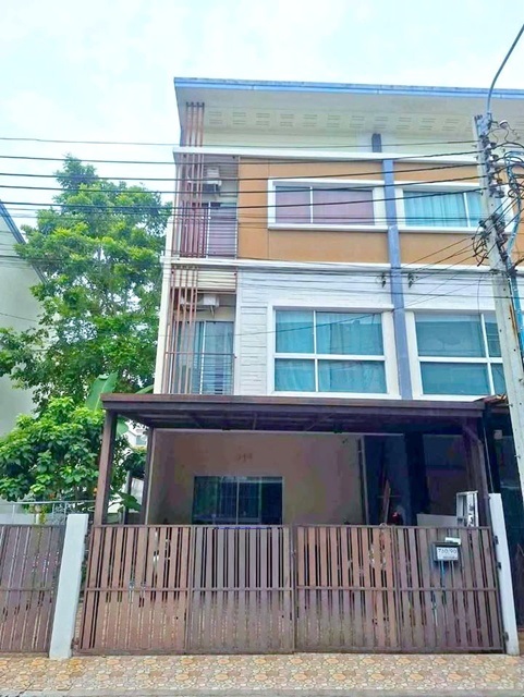 อ่อนนุช35 พัฒนาการ32 MRTคลองกลันตัน 1.5กม. ให้เช่าคฤหาสน์แนวตั้ง 4นอน ทาวน์เฮ้าส์ 3 ชั้น 21 ตร.วา. 252 ตร.ม.  เฟอร์ เครื่องใช้ไฟฟ้าครบ