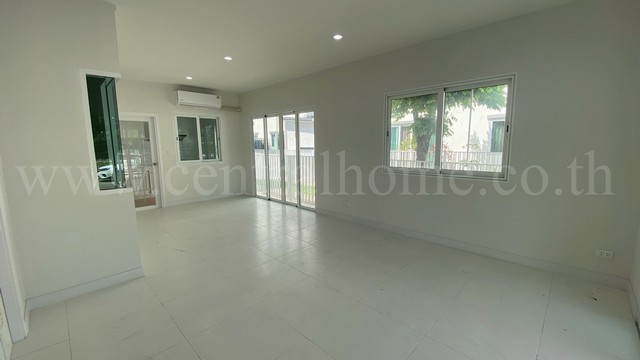 ทาวน์เฮ้าส์ เดอะ มิราเคิล เพชรเกษม 63 โครงการ 3 บ้านใหม่ พร้อมเข้าอยู่