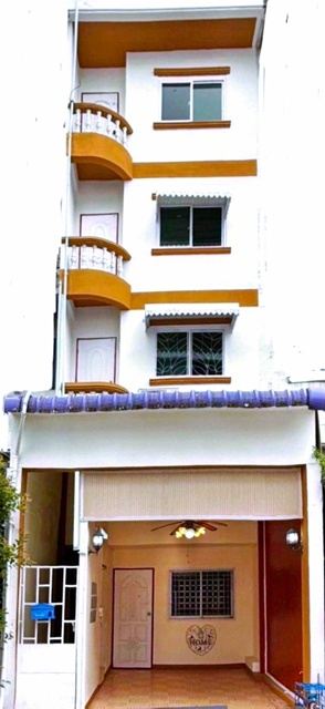 ฟู้ดแลนด์ แจ๊ส ศรีนครินทร์ 1.1 กม. ค้าขาย ร้านนวด 6นอน 6น้ำ  MRT ศรีด่าน 1.2กม. อาคารพาณิชย์ 4.5ชั้น  420ตร.ม. 25ตร.วา. ศรีด่าน- แบริ่ง  