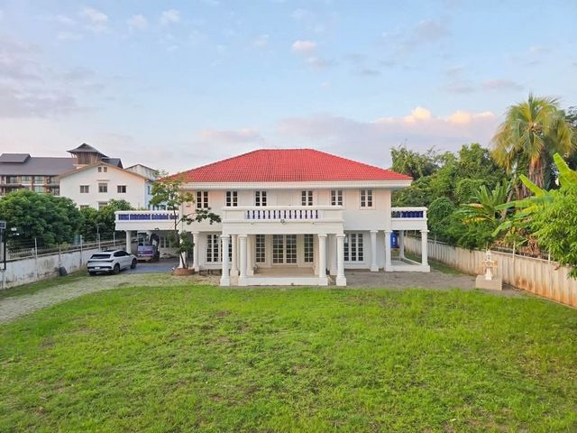 ให้เช่าเดือนละ 65,000 บาท 319 ตรว. ที่ดิน พร้อมอาคารเปล่า #โซนป่าแดด #อำเภอเมือง #รีโนเวทใหม่ เหมาะสำหรับ #โฮมออฟฟิศ #คาเฟ่ #ร้านอาหาร