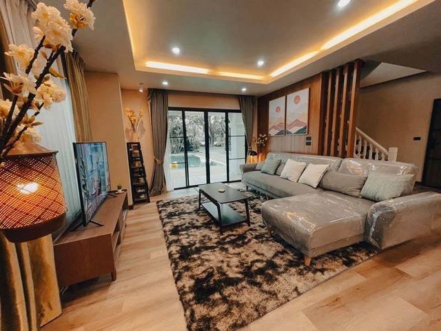 ให้เช่า 64,000 บาท/เดือน #พลูวิลล่าหรู #ตกแต่งพร้อมอยู่ #ใกล้มีโชคพลาซ่า #ด้านหลังติดน้ำ ต้นไม้ร่มรื่น เหมาะแก่การพักผ่อนอย่างลงตัว​