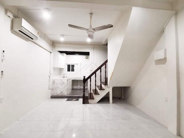 ให้เช่าทาวน์เฮ้าส์ 3 ชั้น 140 ตรม. 3 ห้องนอน ซอยประชาชื่น 36 ใกล้คลองประปา ใกล้ทางด่วน