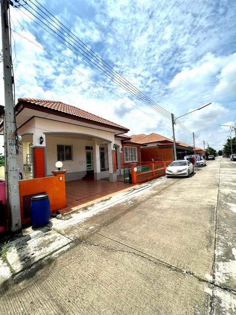 HS 1774  ขายบ้านเดี่ยวชั้นเดียว หมู่บ้านฐานมั่นคง ซอยเอราวัณ 8 ต่อเติมฟังค์ชั่นครบ ใกล้ตลาดไท ตลาดไอยรา