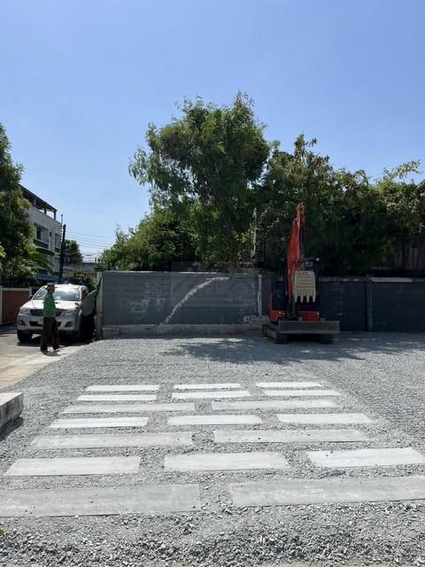 LS 930 ขายที่ดินเปล่าแปลงสวยถมแล้ว หัวมุมถนน 51 ตรว. สุขุมวิท 103 ซอยอุดมสุข 50 เหมาะสร้างบ้าน