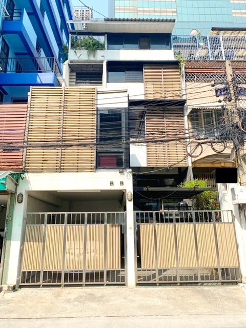 ทำAirBNBได้  คิง เพาเวอร์ มหานคร BTS ช่องนนทรี 250ม.  เช่า ทาวน์เฮ้าส์ 4 ชั้น ต่อรองได้ โรงแรมฮอลิเดย์  สาทร 28ตรว. 342ตรม. 