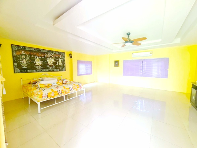 ให้เช่าบ้านเดี่ยว 1 ชั้นครึ่ง มีระเบียง 200 ตร.วา. ทองสมบูรณ์คลับ 4 กม.299 ตร.ม.  รร.นานาชาติเซนต์สตีเฟ่นส์ 6.0 กม. 3  นอน 3 น้ำ