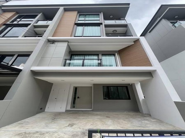 ให้เช่าทาวน์โฮม 3.5 ชั้น โครงการ Premium Place พหลโยธิน-รามอินทรา ทำออฟฟิศจดทะเบียนได้