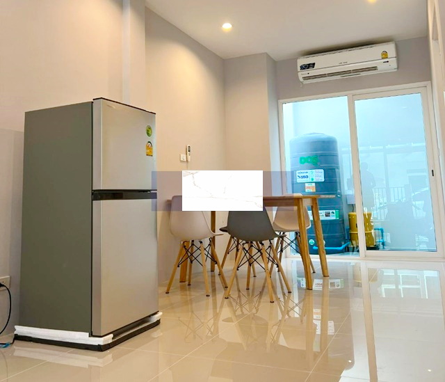 สุขสวัสดิ์-พุทธบูชา36-42  พระจอมเกล้าธนบุรี 2 กม. ให้เช่าบ้าน ทาวน์โฮม 2 ชั้น  3นอน พร้อมอยู่ ตกแต่งเสร็จ โรงเรียนรุ่งอรุณ 18ตรว. 140ตรม.  