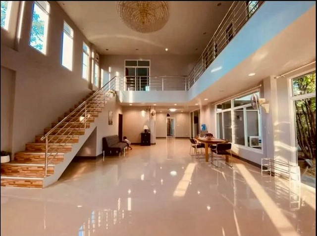 ให้เช่าพูลวิลล่าหรูขนาดใหญ่ ทำเลดีเยี่ยมในย่าน สันทราย
