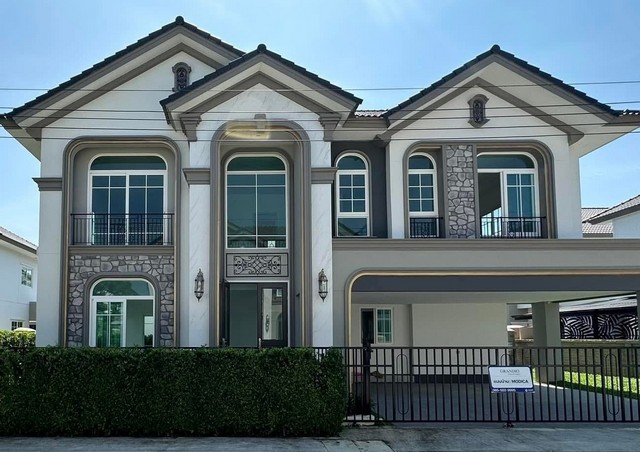 ให้เช่า บ้านหลังใหญ่ Pool Villa สระส่วนตัว แกรนดิโอ บางนา กม.5 จอดรถได้ 3 คัน