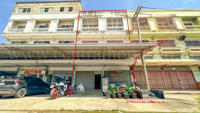 อาคารพาณิชย์ 3.5 ชั้น 2 คูหา พหลโยธิน 78 ใกล้ รพ.แพทย์รังสิต