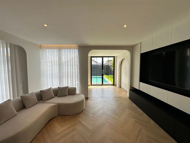 Pool villa ขายพร้อมผู้เช่า 13 ล้าน #โซนป่าตัน #อำเภอเมือง #บ้านพูลวิลล่าสร้างใหม่ 2 ชั้น กลางเมืองเชียงใหม่ #วิวดอยสุเทพ เดินทางสะดวกสบาย