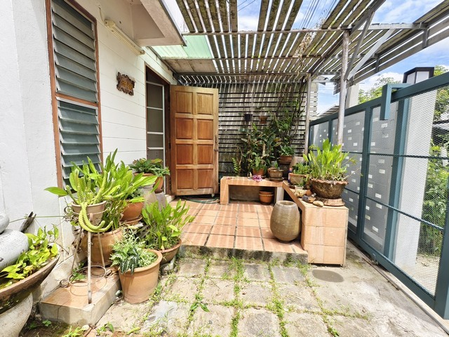 ขายบ้านเอื้ออาทร สันกำแพง เชียงใหม่  หลังตลาดในหมู่บ้าน