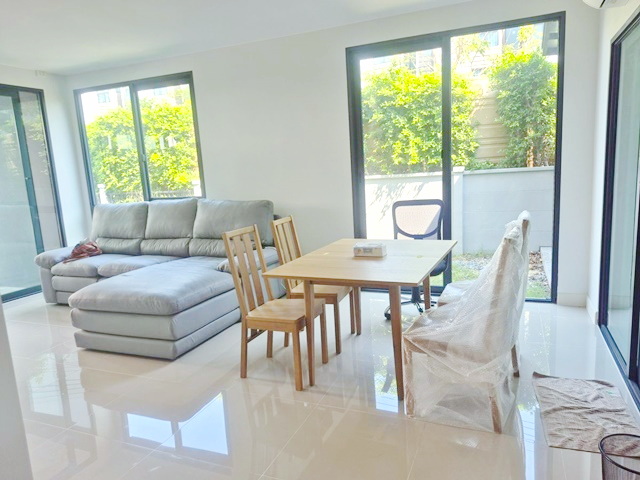 รถไฟฟ้าสายสีเขียว BTSคปอ. 700ม. เฟอร์ตรงปก! พหลโยธิน วิภาวดี ให้เช่า ทาวน์โฮม 3 ชั้น หลังริม 7-11 300 เมตร 3นอน 3น้ำ