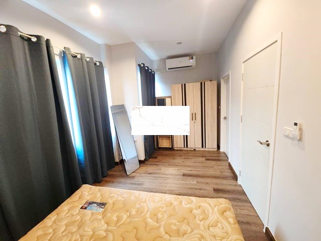 พระจอมเกล้าธนบุรี 2 กม.สุขสวัสดิ์-พุทธบูชา36-42 ให้เช่าบ้าน ทาวน์โฮม 2 ชั้น  3นอน พร้อมอยู่ ตกแต่งเสร็จ โรงเรียนรุ่งอรุณ 18ตรว. 140ตรม.