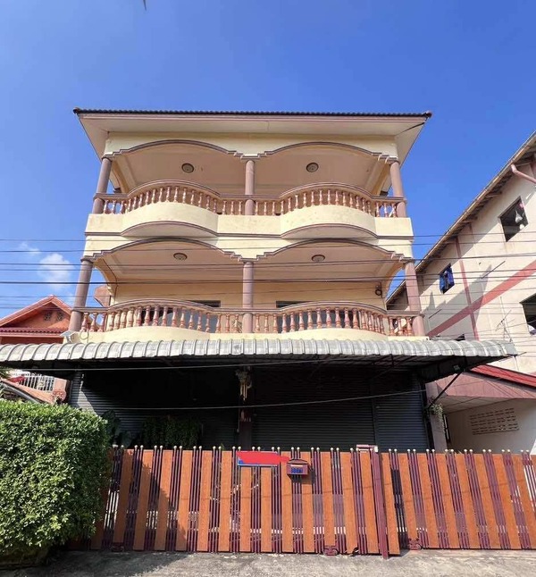 ขายโฮมออฟิศ 3 ชั้น + ดาดฟ้า พร้อมผู้เช่า ใจกลางบางกระดี่ พระราม 2  