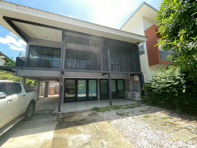 ให้เช่าบ้านเดี่ยว หมู่บ้าน ต.รวมโชค ซอยโชคชัย4 ซอย 56 บ้านสไตล์โมเดิร์น เนื้อที่ 65 ตารางวา ใกล้แหล่งของกิน