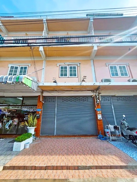 BTSคูคต 1กม.  BTSแยก คปอ. 1.5 กม.ให้เช่าอาคารพาณิชย์ 3 ชั้น พหลโยธิน56-58-60  มีดาดฟ้า 18 ตร.วา. 232 ตร.ม. ทำเลดี ติดถนน-ทางด่วน