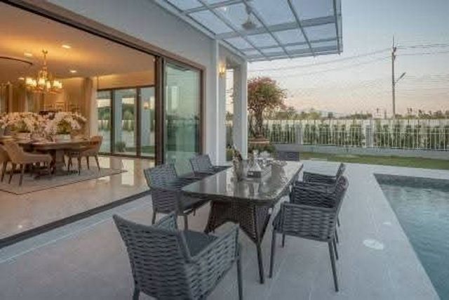 ให้เช่า 120,000 บาท/เดือน ขาย 18.5 ล้าน บ้าน Pool Villa สุดหรู หมู่บ้านเกรซแลนด์ หางดง (บ้านตัวอย่าง) หลังเดียวของโครงการ พร้อมเข้าอยู่