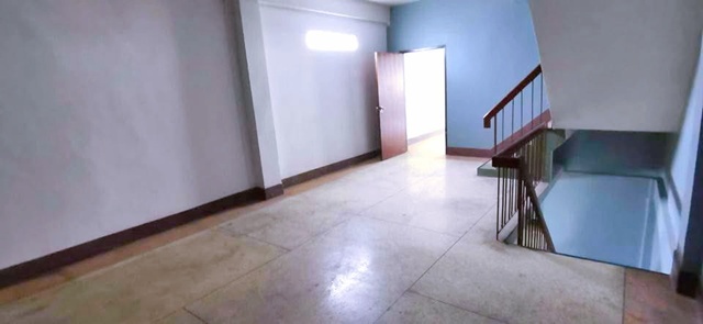 ร่มเกล้า 390ตร.ม.ARLลาดกระบัง 749ม.ให้เช่าอาคารพาณิชย์ 4.5 ชั้น หลังมุม 23 ตร.วา. ถนนใหญ่ 5 นอน 4 น้ำ