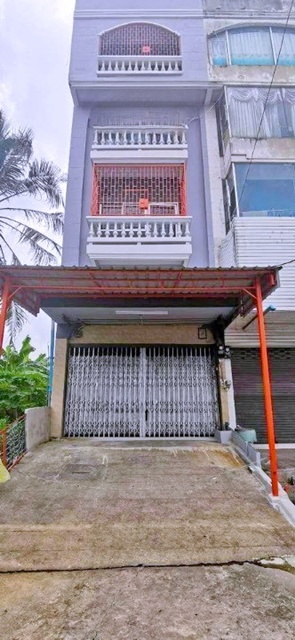 หลังมุม 24 ตร.วาARLลาดกระบัง 749ม.ให้เช่าอาคารพาณิชย์ 4.5 ชั้น .ร่มเกล้า 385ตร.ม. ถนนใหญ่ 5 นอน 4 น้ำ 