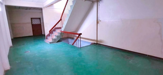 หลังมุม 24 ตร.วาARLลาดกระบัง 749ม.ให้เช่าอาคารพาณิชย์ 4.5 ชั้น .ร่มเกล้า 385ตร.ม. ถนนใหญ่ 5 นอน 4 น้ำ