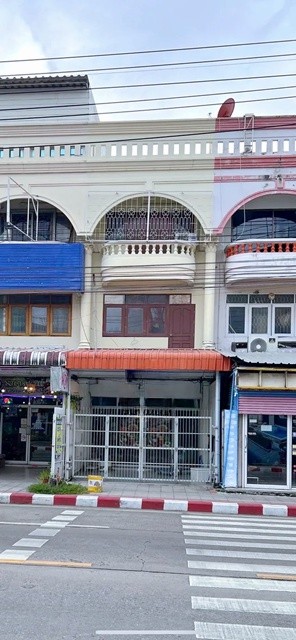 อาคารพาณิชย์ 3 ชั้น ใหม่มาก เซ็นทรัลรามอินทรา 4 กม. MRT ลาดปลาเค้า 600ม. 28ตร.วา. 318 ตร.ม. รร.นานาชาติเกาหลี2.4 กม. เหมาะกับการค้าขาย  