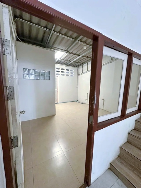 อาคารพาณิชย์ 3 ชั้น ใหม่มาก เซ็นทรัลรามอินทรา 4 กม. MRT ลาดปลาเค้า 600ม. 28ตร.วา. 318 ตร.ม. รร.นานาชาติเกาหลี2.4 กม. เหมาะกับการค้าขาย