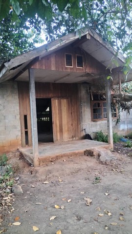 ## ขายบ้านพร้อมที่ดิน 80.6 ตร.ว. – ราคาดีเกินห้ามใจ ##(ผ่อนตรงได้-Flipping ได้-ต่อรองได้)--- ขายต่ำกว่าราคาประเมิน พร้อมโอกาสทำกำไร ---### รายละเอียดทรัพย์: รหัสทรัพย์ MM27568- บ้านพักอาศัยตึกชั้นเดียว พื้นที่ใช้สอย 96 ตร.ม.- ที่ดินขนาดใหญ่: 80.6 ตร.ว. พร้อมพื้นที่รอบบ้าน- โครงสร้างดี: บ้านเก่า แต่ยังแข็งแรง เหมาะสำหรับรีโนเวต### ทำเลเยี่ยม – ต.ทรายขาว อ.วังสะพุง จ.เลย- ติดโรงเรียนชุมชนบ้านท