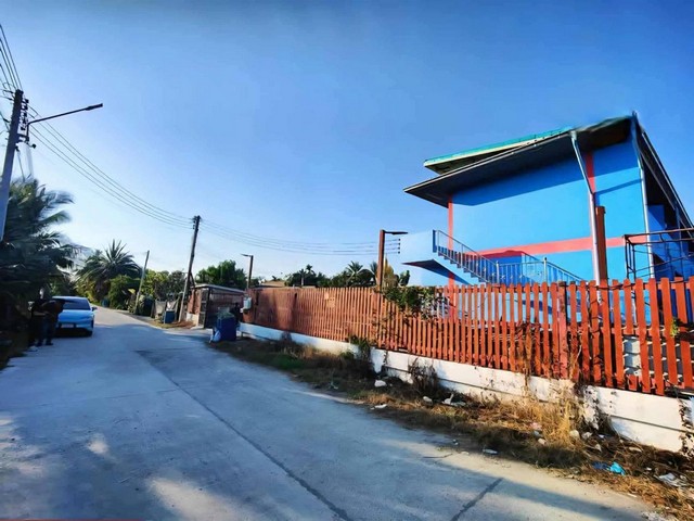 ขายด่วน! ตึกห้องเช่า 2 ชั้น 16 ห้อง บนที่ดิน 303.9 ตร.ว. พร้อมที่จอดรถ 16 คัน – ทำเลบางช้าง สามพราน นครปฐม