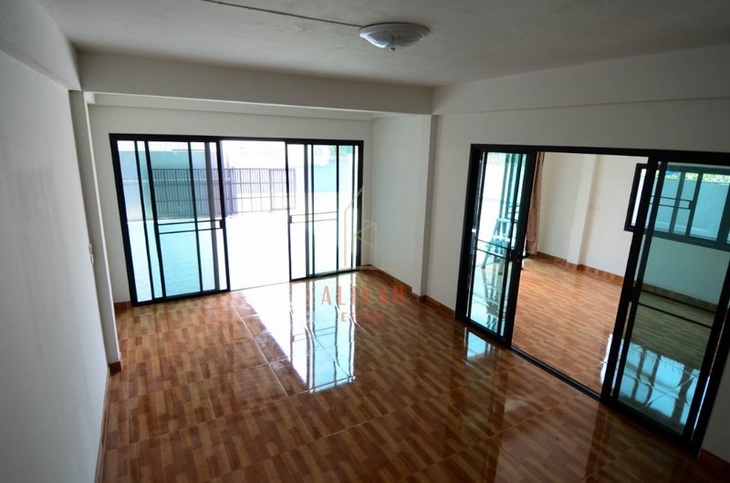 RH081125 ให้เช่า บ้านเดี่ยว 2ชั้น 3ห้องนอน ย่าน โชคชัย4 เหมาะสำหรับ Home office