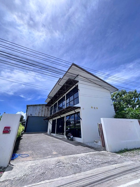 รพ.บ้านฉาง 4.5 กม  สุขุมวิท นิคมระยอง 4.3 กม.ขาย-เช่าโกดังพร้อมออฟฟิศ 2 ชั้น 605ตร.ม. เหมาะทำโรงงาน หรือคลังสินค้า เนินกระปรอก