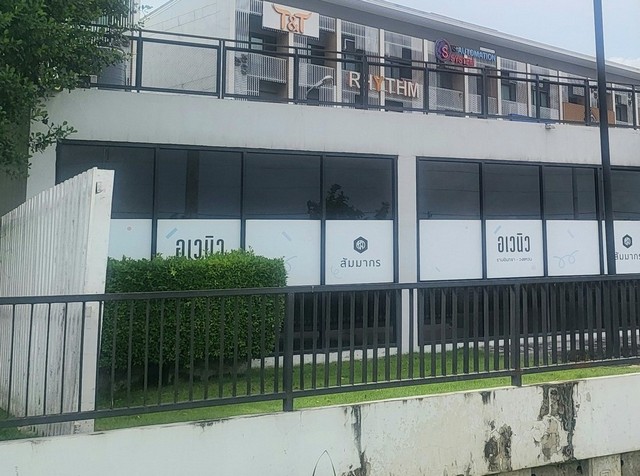  ให้เช่าโชว์รูมชั้นเดี่ยว ขนาด 224 ตารางเมตร หน้าโครงการ สัมมากร ออฟฟิศ พาร์ค