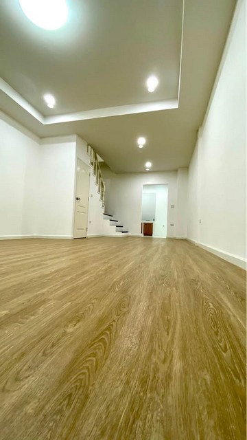 P1090 ขายทาวน์เฮ้าส์ 2 ชั้น โครงการ บ้านอยู่เจริญ ซอยลาดพร้าว 101  Baan Yoocharoen 101 ทำเลต้นซอย ถนนเมน เดินเข้าออกซอยสบายๆ 