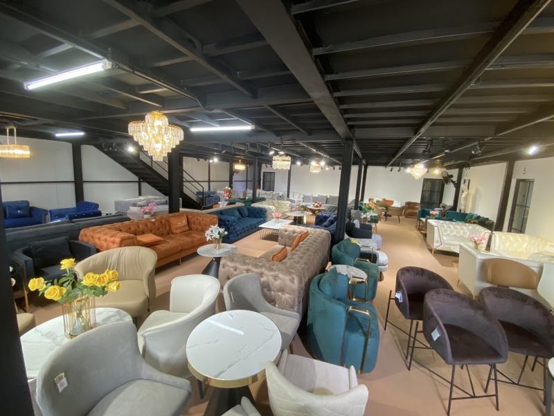 SALE โล๊ะ สินค้า มีมากกว่า 1,000 รายการ โกดัง นวลจันทร์ 56 โต๊ะ เก้าอี้ เก้าอี้กินข้าว เก้าอี้ตกเเต่งคลินิก