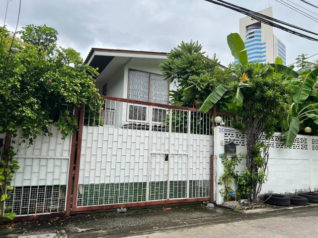 ให้เช่าบ้านเดี่ยว 2 ชั้น 50 ตรว. ซอยวิภาวดี จตุจักร จอมพล จดทะเบียนได้ เลี้ยงสัตว์ได้