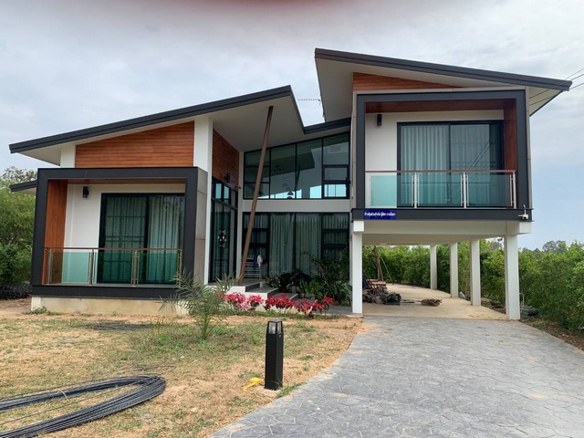 ขายด่วน บ้านเดี่ยว พร้อม ที่ดิน 685 ตารางวา ตำบล มุกดาหาร  อำเภอ เมืองมุกดาหาร จังหวัด มุกดาหาร