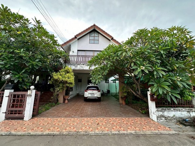 TEL:088-559 5199 คุณเอLine:https://line.me/ti/p/C0eGe0whLXให้เช่า บ้านเดี่ยว หมู่บ้านคันทรีโฮม 3พิกัด : หนองยายบู่ ศรีราชาราคาเช่า 40,000 บาท/เดือน สัญญา 1 ปีมัดจำ 2 เดือน + ค่าเช่าล่วงหน้า 1 เดือนเนื้อที่ขนาด 100 ตารางวา4 ห้องนอน 4 ห้องน้ำ 1 ครัวใหญ่1 ห้องนั่งเล่นด้านล่าง 1 เทอเรสด้านบน2 ที่จอดรถติดไฟโซล่าเซลล์ รอบบ้าน 5 จุด (กำแพง)ติดไฟเมื่อคนเดินผ่านรอบบ้าน 6 จุด (กำแพง)สิ่งอำนวยความสะดวก- กล้องวงจรปิด- คลั