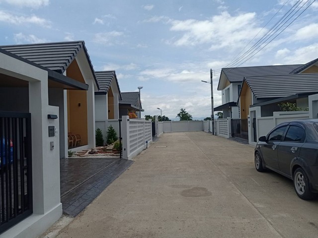 ขายบ้านเดี่ยวชั้นเดียว 68.5ตรว. 3นอน2น้ำ ลดเหลือ 2.79ลบ. ใกล้ตลาดท่ารั้ว ต.สันปูเลย อ.ดอยสะเก็ด เชียงใหม่