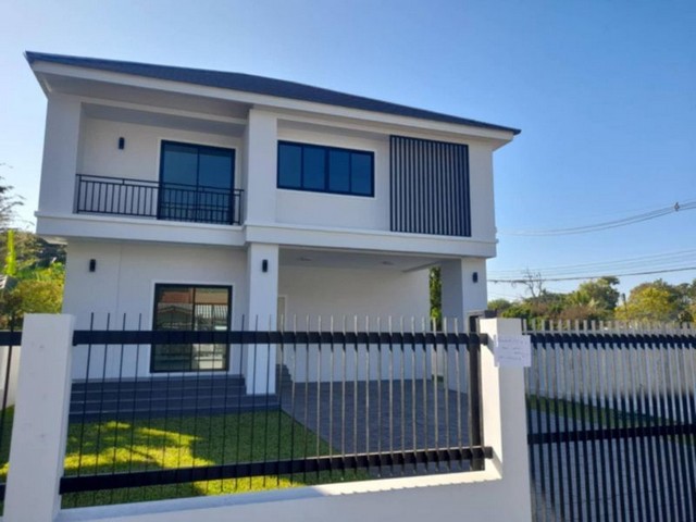 บ้านเดี่ยวหลังใหญ่ สร้างใหม่ 2 ชั้น สไตล์โมเดิร์น สันทรายหลวง