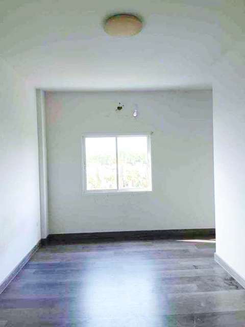 พระยาสุเรนทร์ MRTบางชัน 2.6กม.ให้เช่าทาวน์โฮม 3 ชั้น 18 ตร.วา. 220 ตร.ม. ติดถนน เหมาะกับโฮมออฟฟิศ โชว์รูม