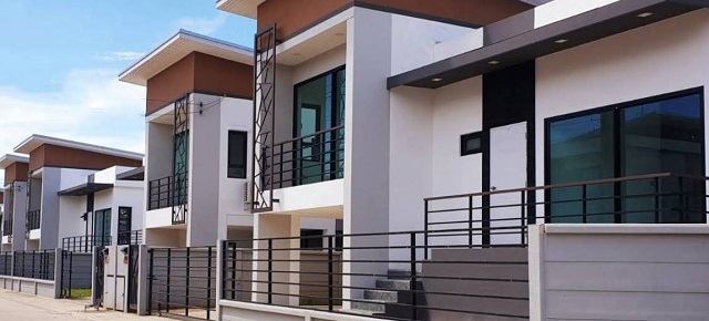 โลตัส ถนนหลวงแพ่ง 800ม. ARL สุวรรณภูมิ 5.2 กม.ให้เช่าบ้านเดี่ยว 2 ชั้น ร่มรื่น 52 ตร.วา. 210 ตร.ม. 3นอน 2น้ำ รร.สาธิตนานาชาติ สจล. 3.8 กม.