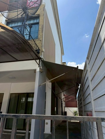 LV53234 ให้เช่าทาวน์โฮม 3 ชั้นหลังริม หมู่บ้านซิกเนเจอร์วัชรพล ติดเพลินนารี่ มอลล์ ทำเลที่ตั้งสะดวก เดินทางใกล้ไกลก็สบาย