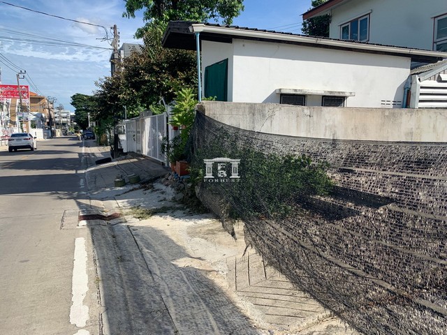 ขาย ขายที่ดิน เนื้อที่ 88 ตร.ว. พระราม 9 ซอย 57 ห่างจากถนนพระราม 9 เพียง 300 เมตร, The nine, Max Value, โรงพยาบาลสมิติเวช, มหาวิทย