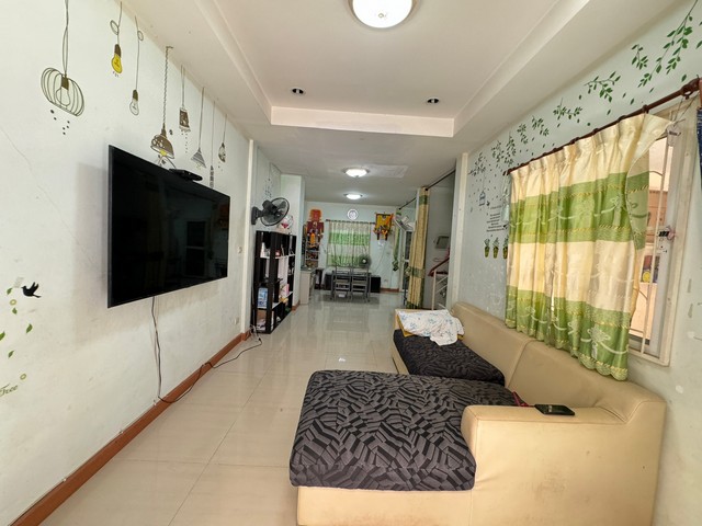 ขายทาวน์เฮ้าส์หมู่บ้านณัฐยาซอย 3 อยู่หน้าค่ายกำแพงเพชรกระทุ่มแบน ต.คลองมะเดื่อ อ.กระทุ่มแบน จ.สมุทรสาคร