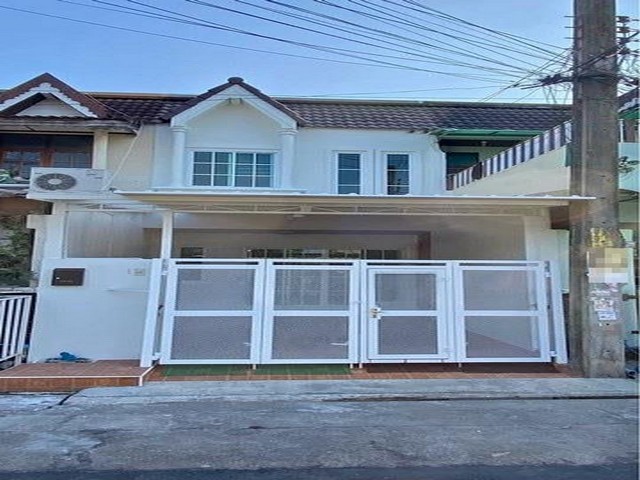 ขายทาวน์เฮ้าส์ 2 ชั้น รีโนเวทใหม่สวยพร้อมอยู่ โครงการ บ้านอยู่เจริญ ซอยลาดพร้าว101 ใกล้รถไฟฟ้าสายสีเหลือง(MRT)