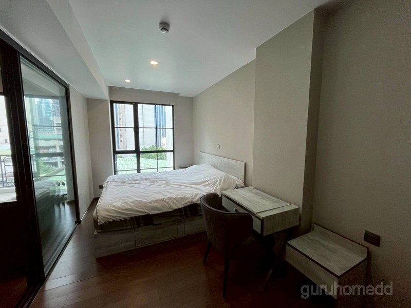 ghd000691R ให้เช่าคอนโด Na Vara Residence หลังสวน พื้นที่ 45 ตรม ห้องใหม่ ราคาดี ทำเลดี พร้อมอยู่ทันทีราคาค่าเช่าเพียง 37,000 บาท/เดือน(สัญญา 1 ปี | มัดจำ 2 เดือน | ล่วงหน้า 1 เดือน)สนใจติดต่อ:โบ O93 789ํ 4935ํLine: @guruhomeddคอนโด ณ วรา เรสซิเดนซ์ / Na Vara Residenceที่ตั้ง : ซ.หลังสวน แขวงลุมพินี เขตปทุมวัน กรุงเทพมหานครรายละเอียด :- ขนาด 45 ตารางเมตร- 1 ห้องนอน 1 ห้องน้ำ ชั้น 8- ตกแต่งครบด้วยเฟอร์นิเจอร์คุณภาพสูง สไตล์ Modern Luxury- 