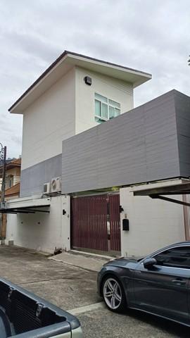 ขายบ้านเดี่ยว 2 ชั้น 80 ตรว. ถนนสุขุมวิท 71 ซอยปรีดี 14 บ้านรีโนเวทใหม่ ใกล้ BTS พระโขนง