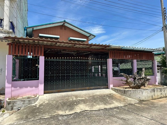 ขายบ้าน 3.2 ลบ. บ้านหลังนี้อยู่หลัง การไฟฟ้า อ.สามชุก จ.สุพรรณบุรี